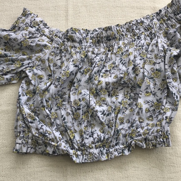 Off-the-shoulder Crop Top - Picture 4 of 5